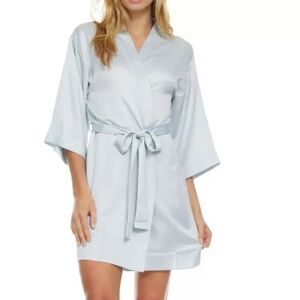 NWOT Flora Nikrooz Victoria Satin Short Robe Size Medium/Large Light Blue